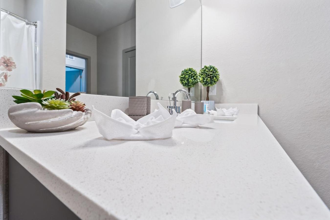 Tropicana Field 2 Bed In Dwtwn With Free Parking Apartment St. Petersburg Exterior photo